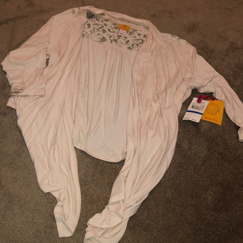 NWT 🏷 Cream Colored Cardigan 🖤